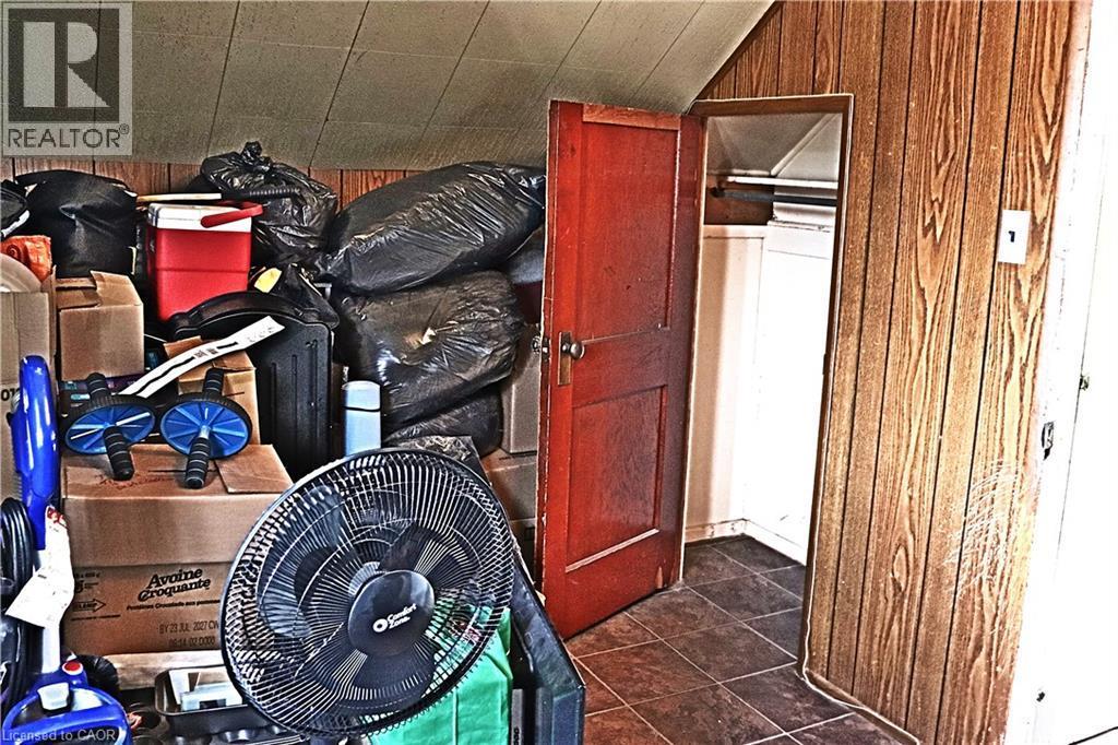 Upper smaller bedroom with closet area - 348 Weir Street N, Hamilton, ON