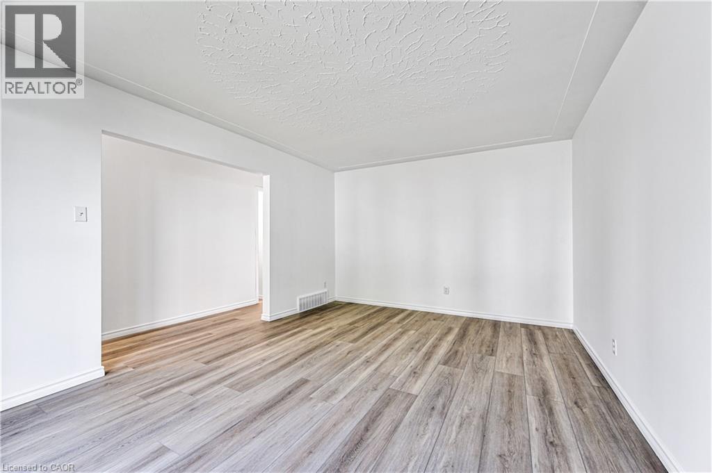Spacious Living room with new wide vinyl plank flooring - 21 Vicmount Drive, Kitchener, ON