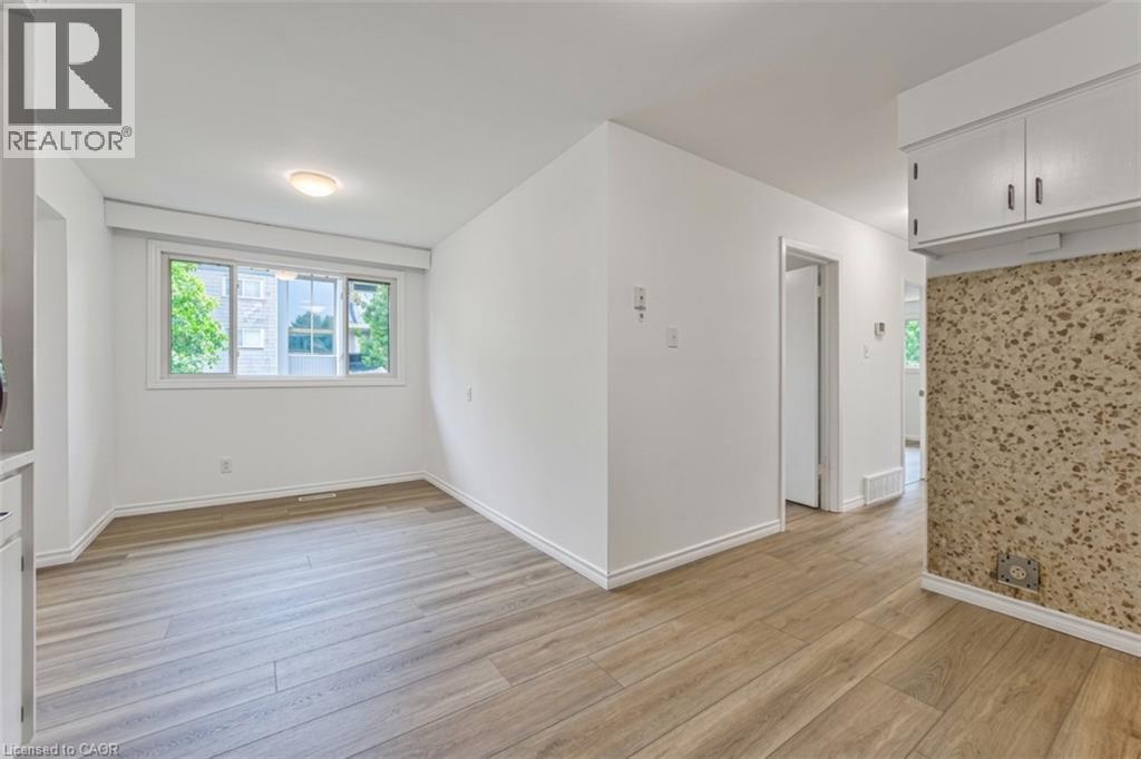 Open concept Dining area to Kitchen - 21 Vicmount Drive, Kitchener, ON