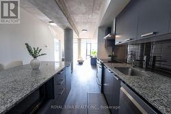 623 - 95 BATHURST STREET Toronto, ON M5V 0H7