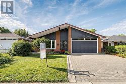 27 WARLINGHAM COURT Toronto, ON M9C 3K2