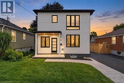 325 QUEENSDALE Avenue E Hamilton, ON L9A 1L5