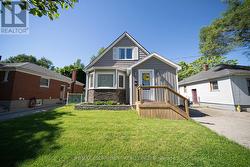 32 ELMWOOD AVENUE Brantford, ON N3R 2J8