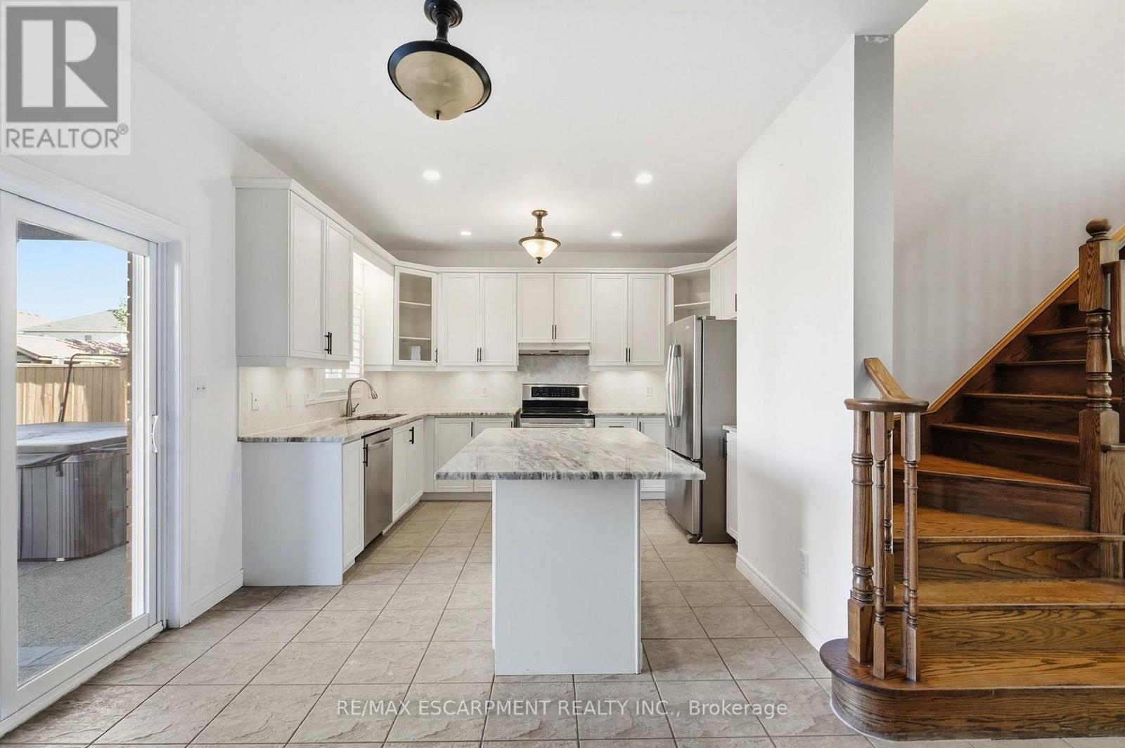 84 Deerborn Drive, Hamilton, ON