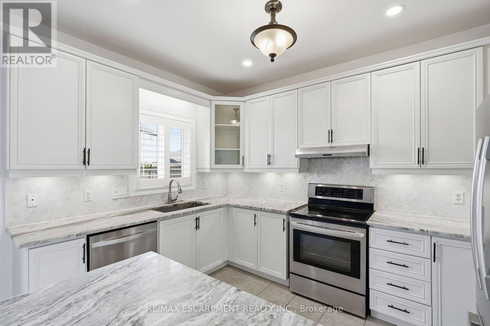 84 Deerborn Drive, Hamilton, ON