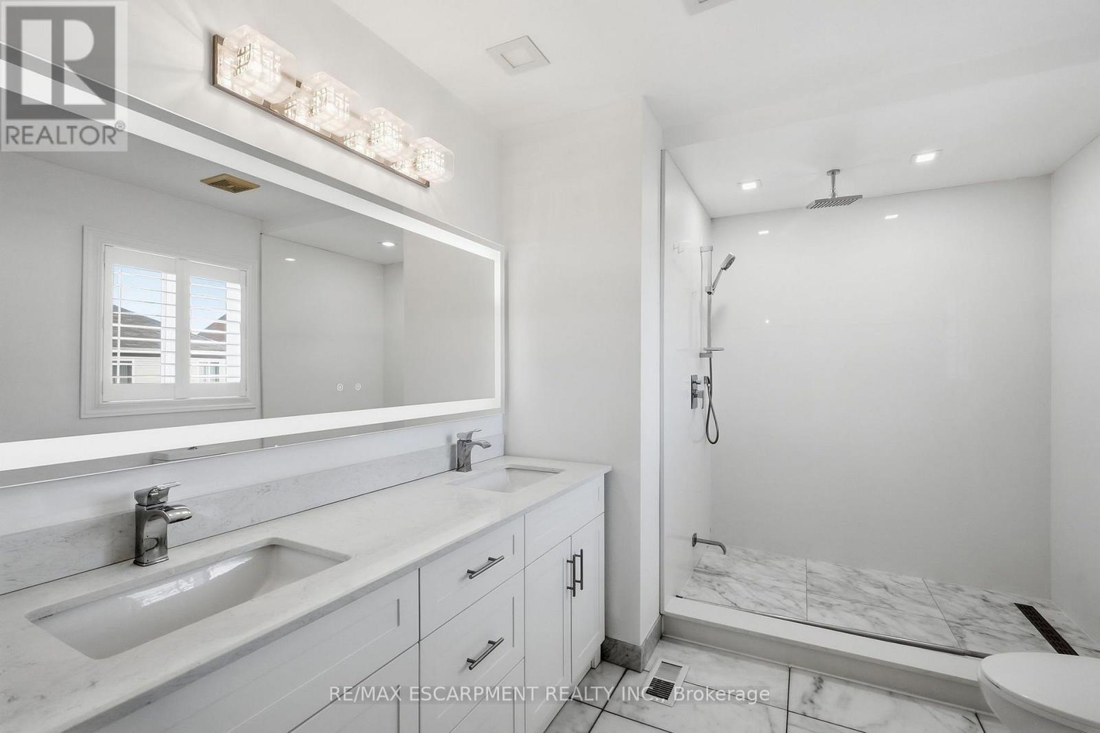 Primary Ensuite - 84 Deerborn Drive, Hamilton, ON