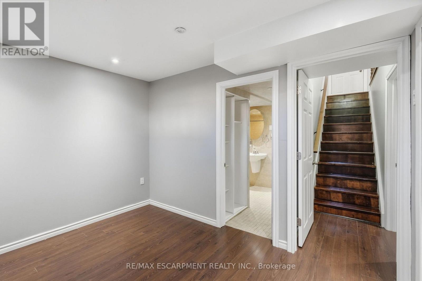 84 Deerborn Drive, Hamilton, ON