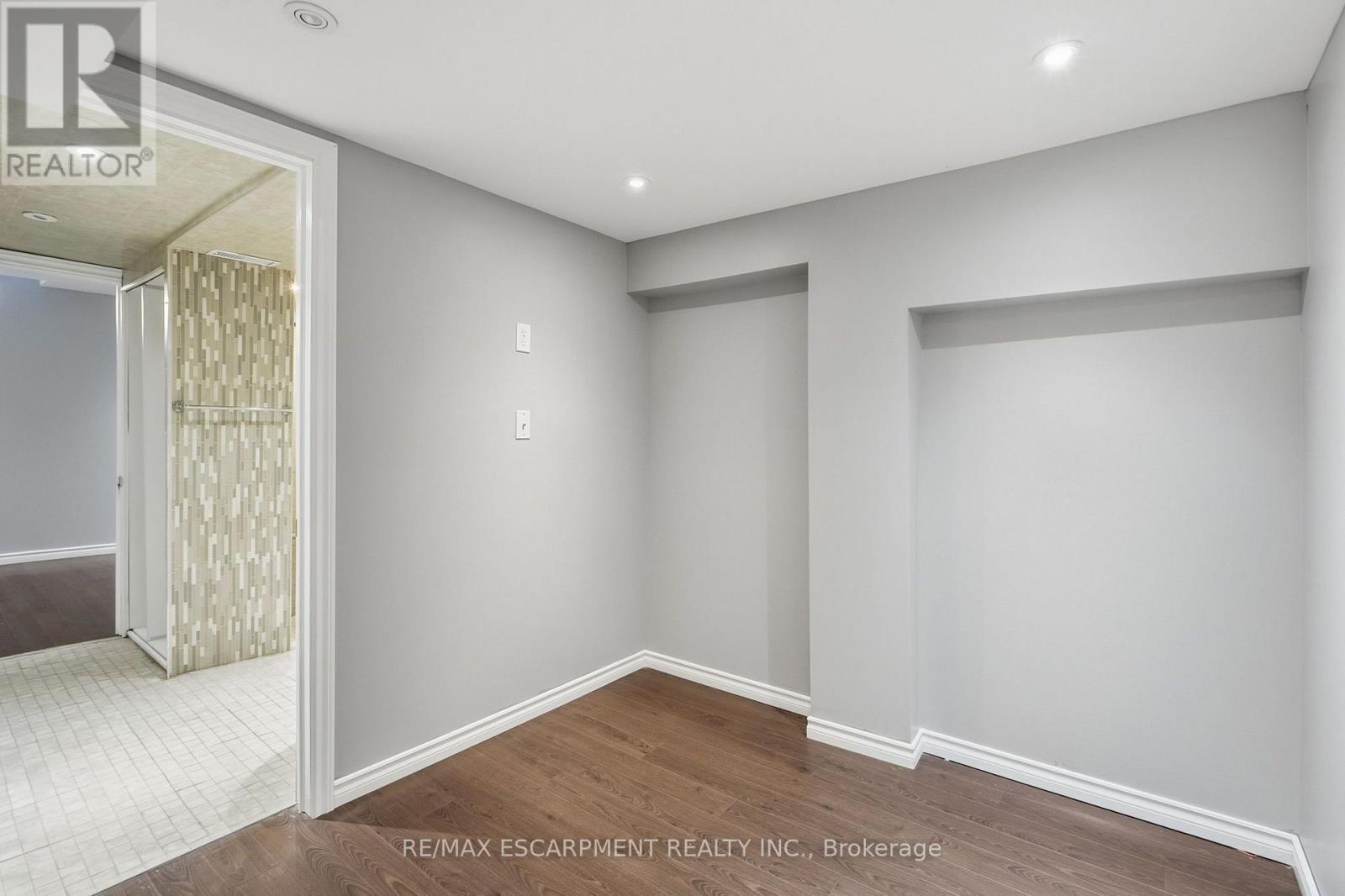 84 Deerborn Drive, Hamilton, ON