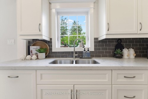 394 Charlton Avenue W, Hamilton, ON 