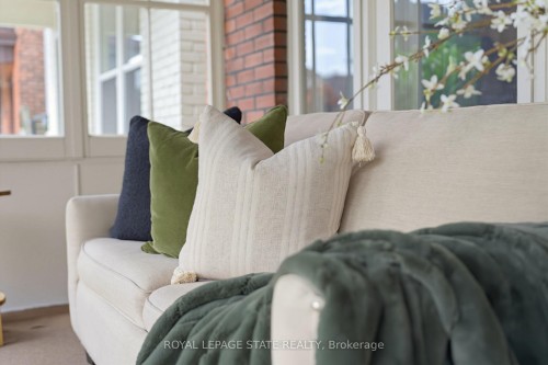 394 Charlton Avenue W, Hamilton, ON 