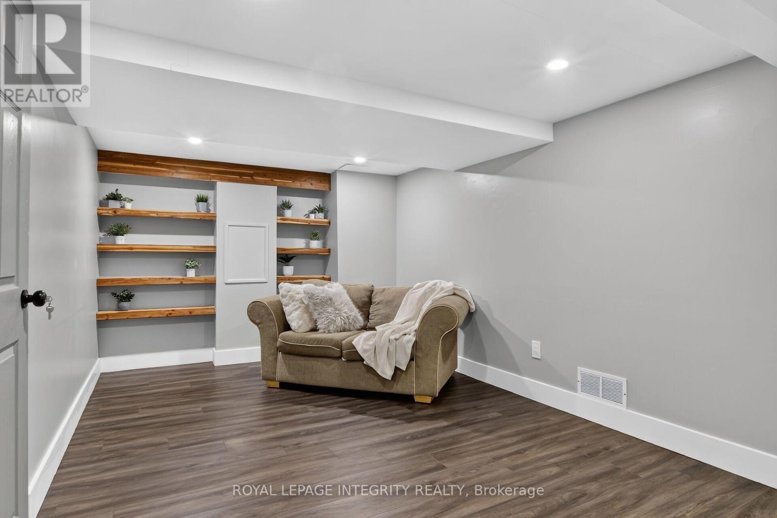 1213 Mcwatters Road, Ottawa, ON