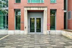 304 - 220 GEORGE STREET Toronto, ON M5A 2N1