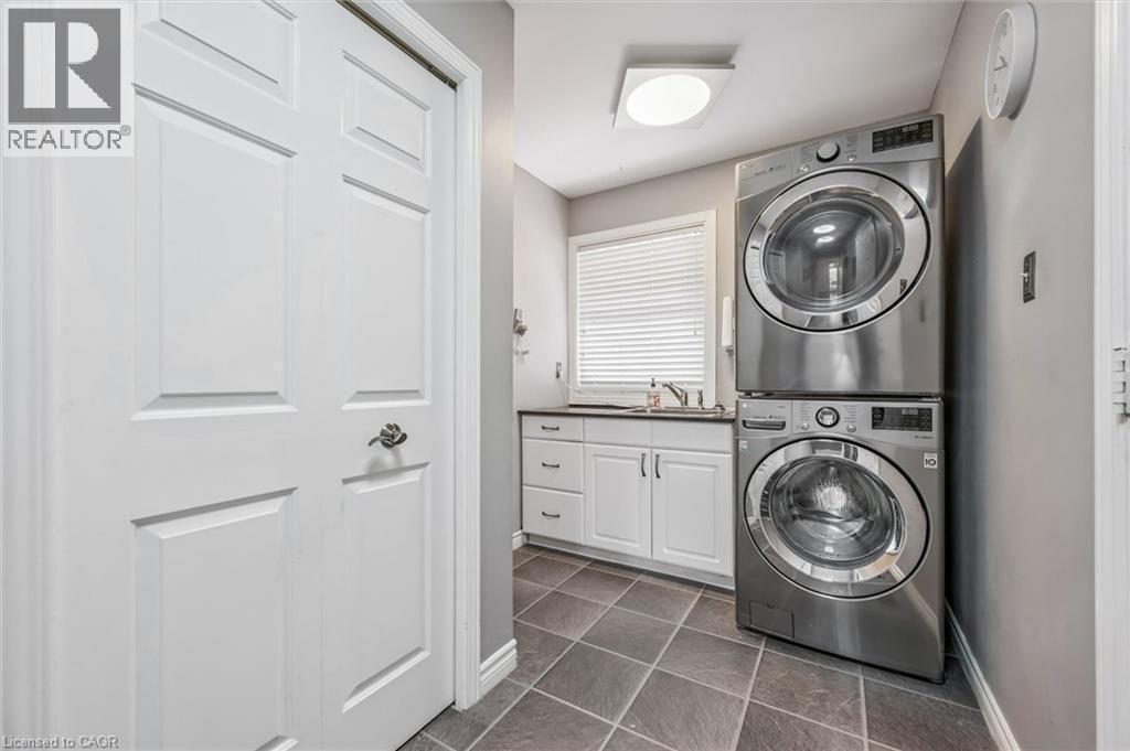 21 Tinatawa Court, Kitchener, ON