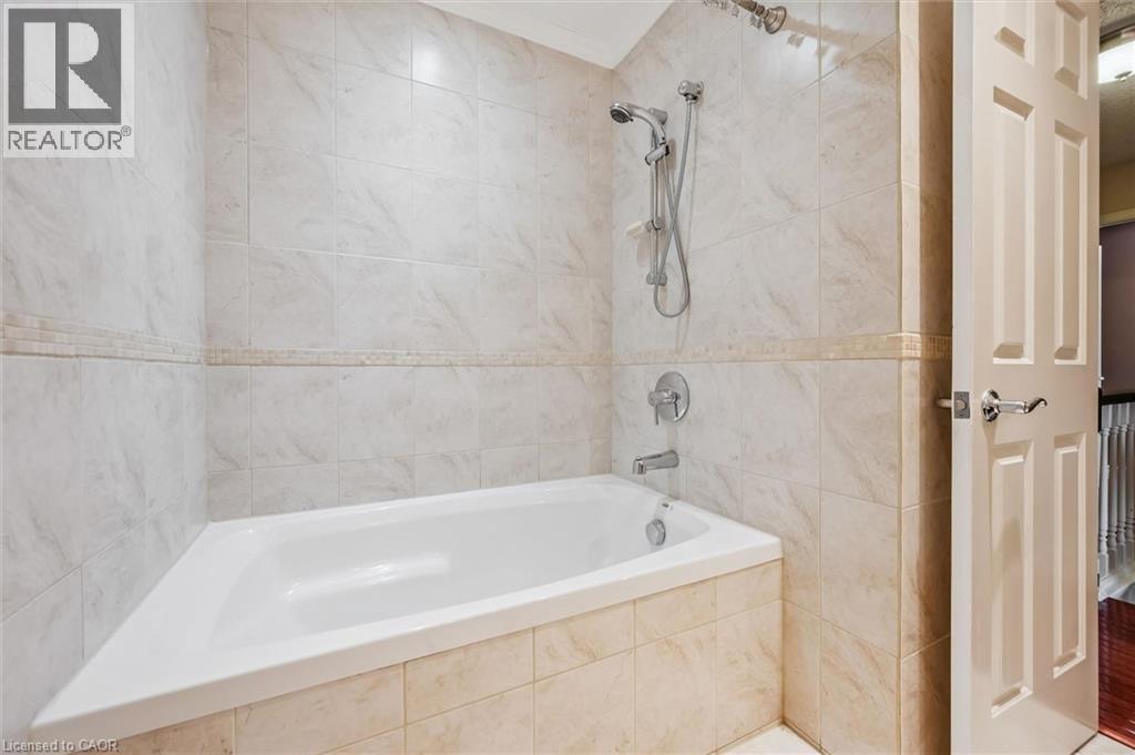 21 Tinatawa Court, Kitchener, ON