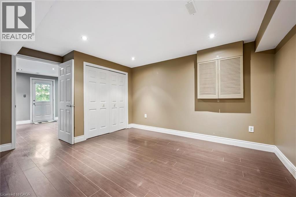 21 Tinatawa Court, Kitchener, ON