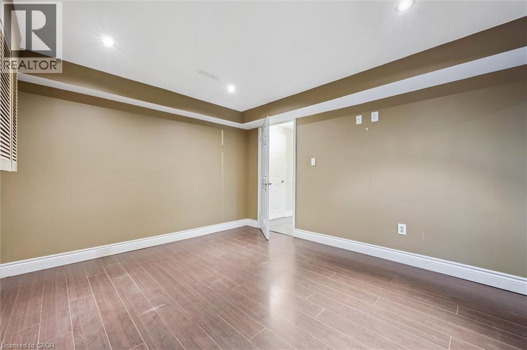 21 Tinatawa Court, Kitchener, ON