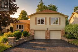 6 OREN BOULEVARD Barrie, ON L4N 4M1