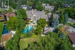 17 BAYVIEW RIDGE Toronto, ON M2L 1E3