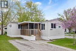 326 BEVERLY Essex, ON N8M 2C1