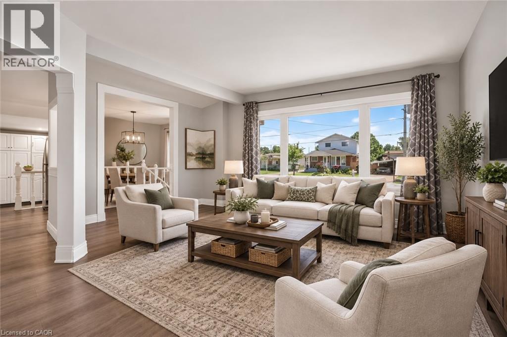 This image has been virtually staged. Furniture and décor are digitally added and not present in the property. - 96 Fielding Crescent, Hamilton, ON