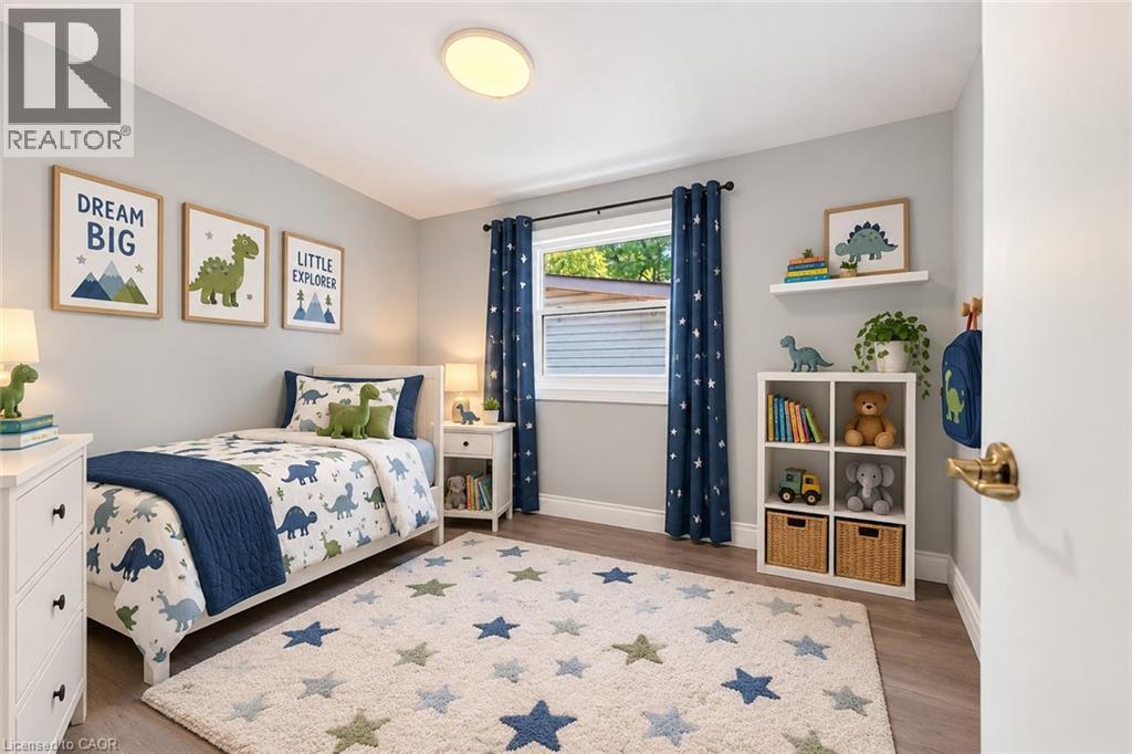 This image has been virtually staged. Furniture and décor are digitally added and not present in the property. - 96 Fielding Crescent, Hamilton, ON