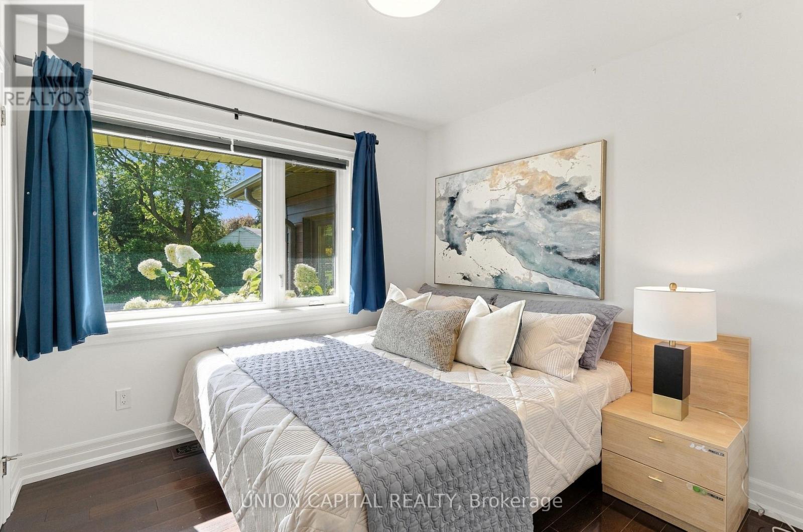 1563 Skyline Drive, Mississauga, ON