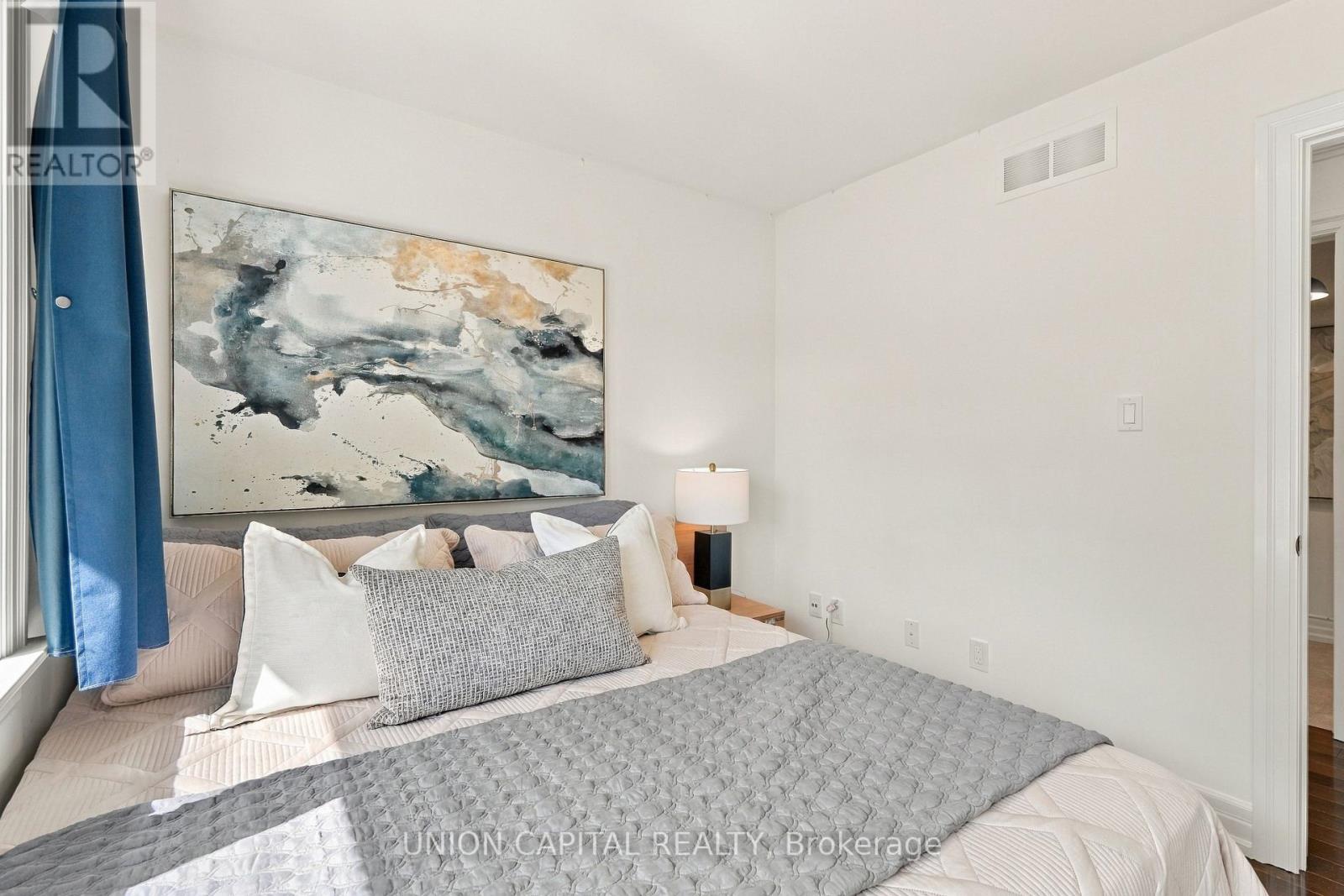 1563 Skyline Drive, Mississauga, ON