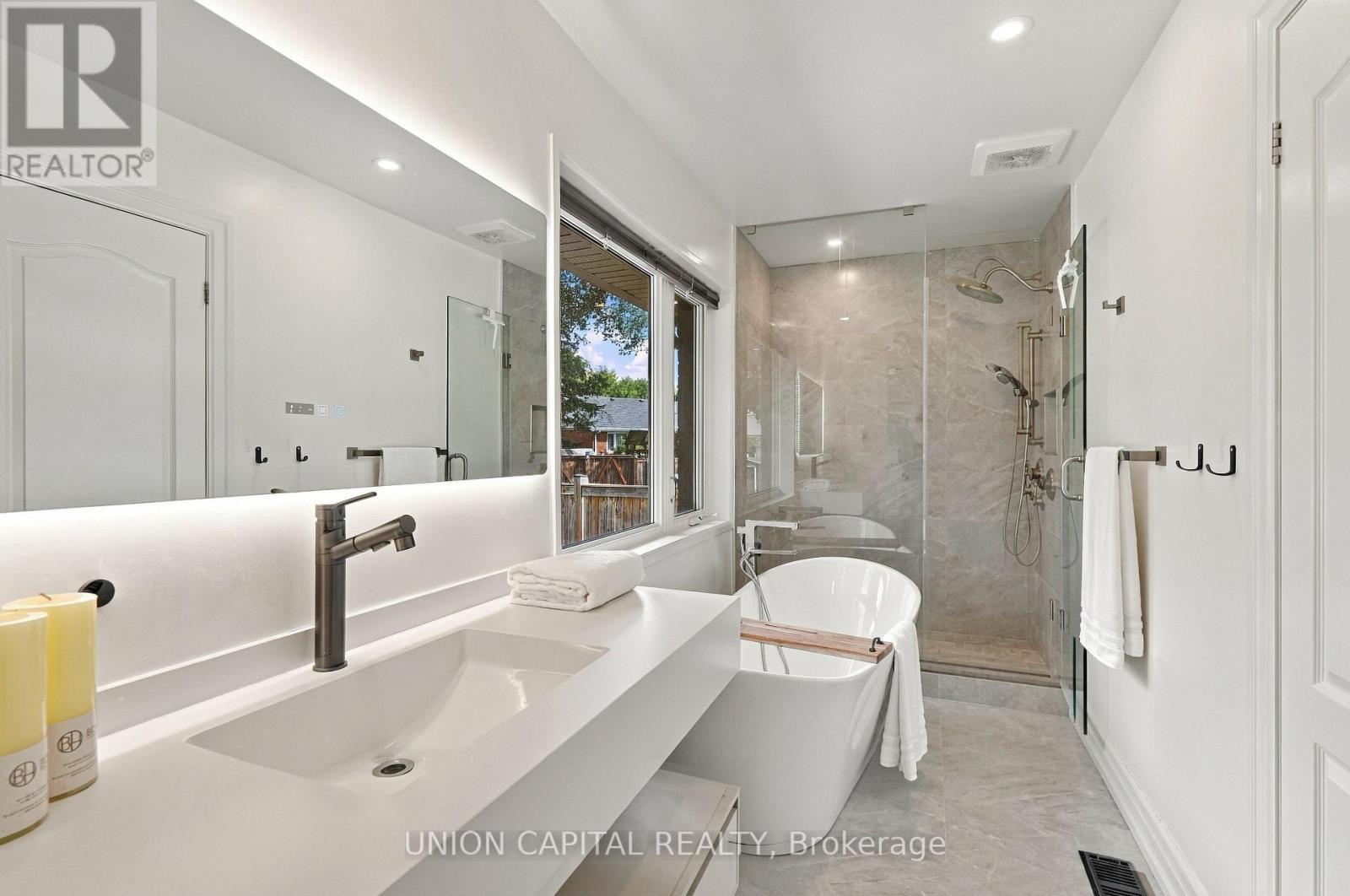1563 Skyline Drive, Mississauga, ON