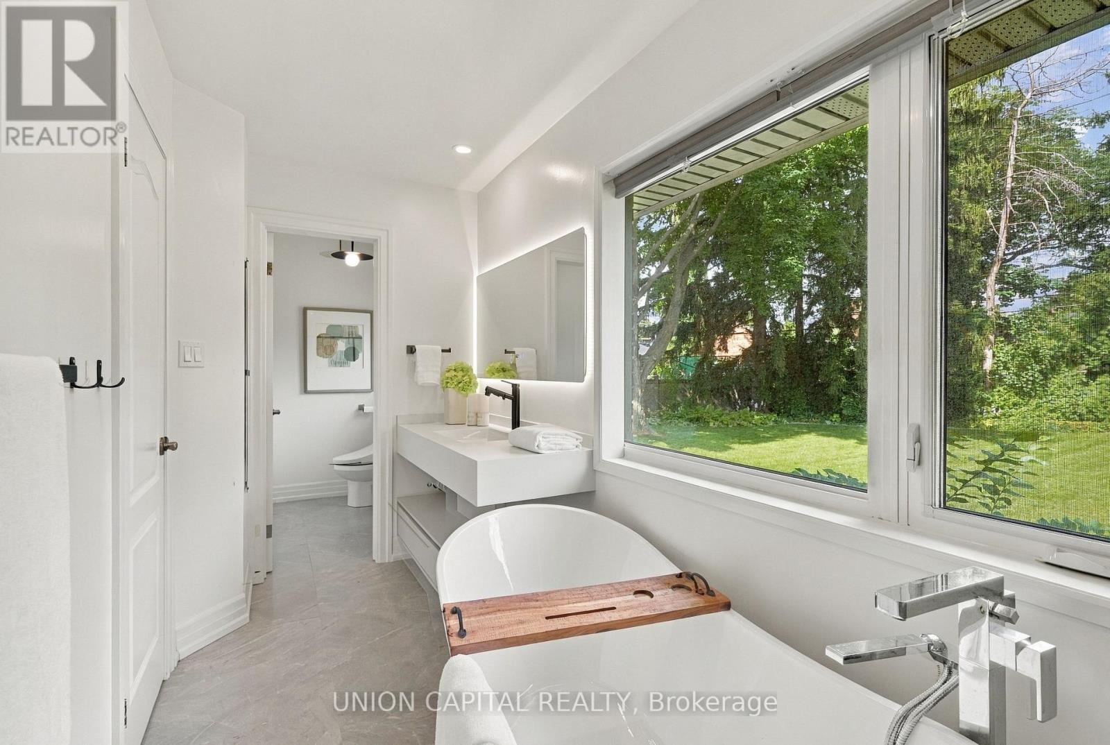 1563 Skyline Drive, Mississauga, ON