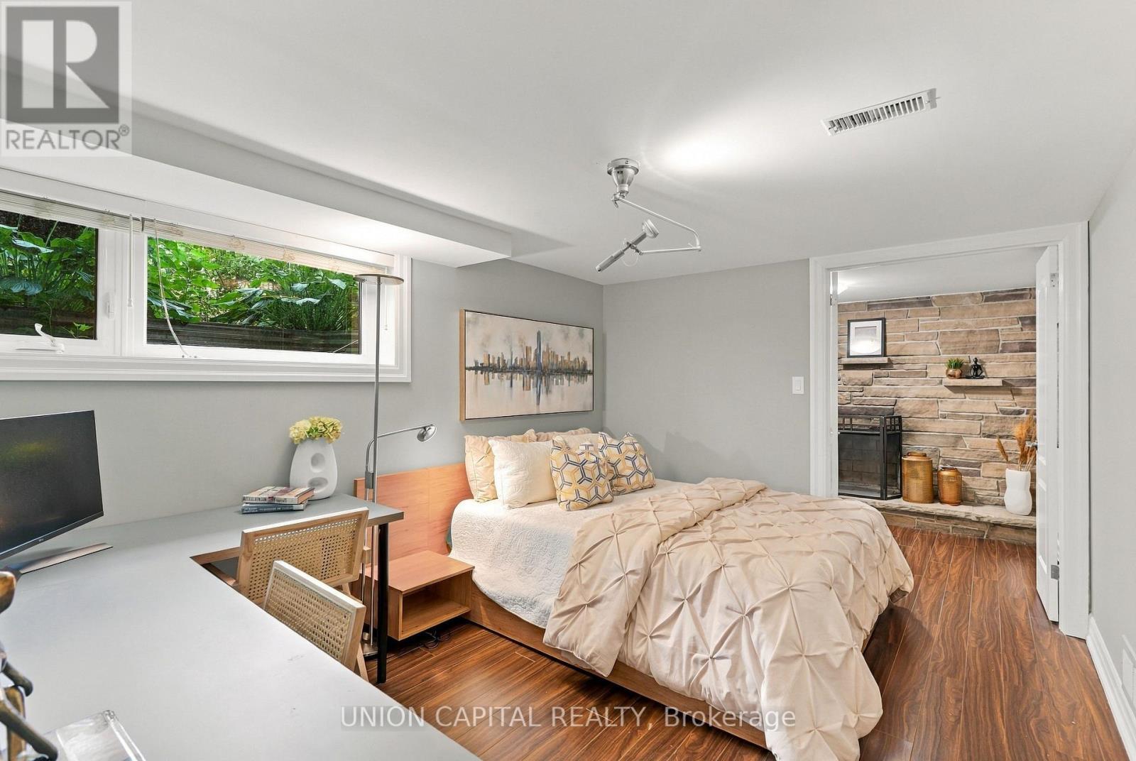 1563 Skyline Drive, Mississauga, ON