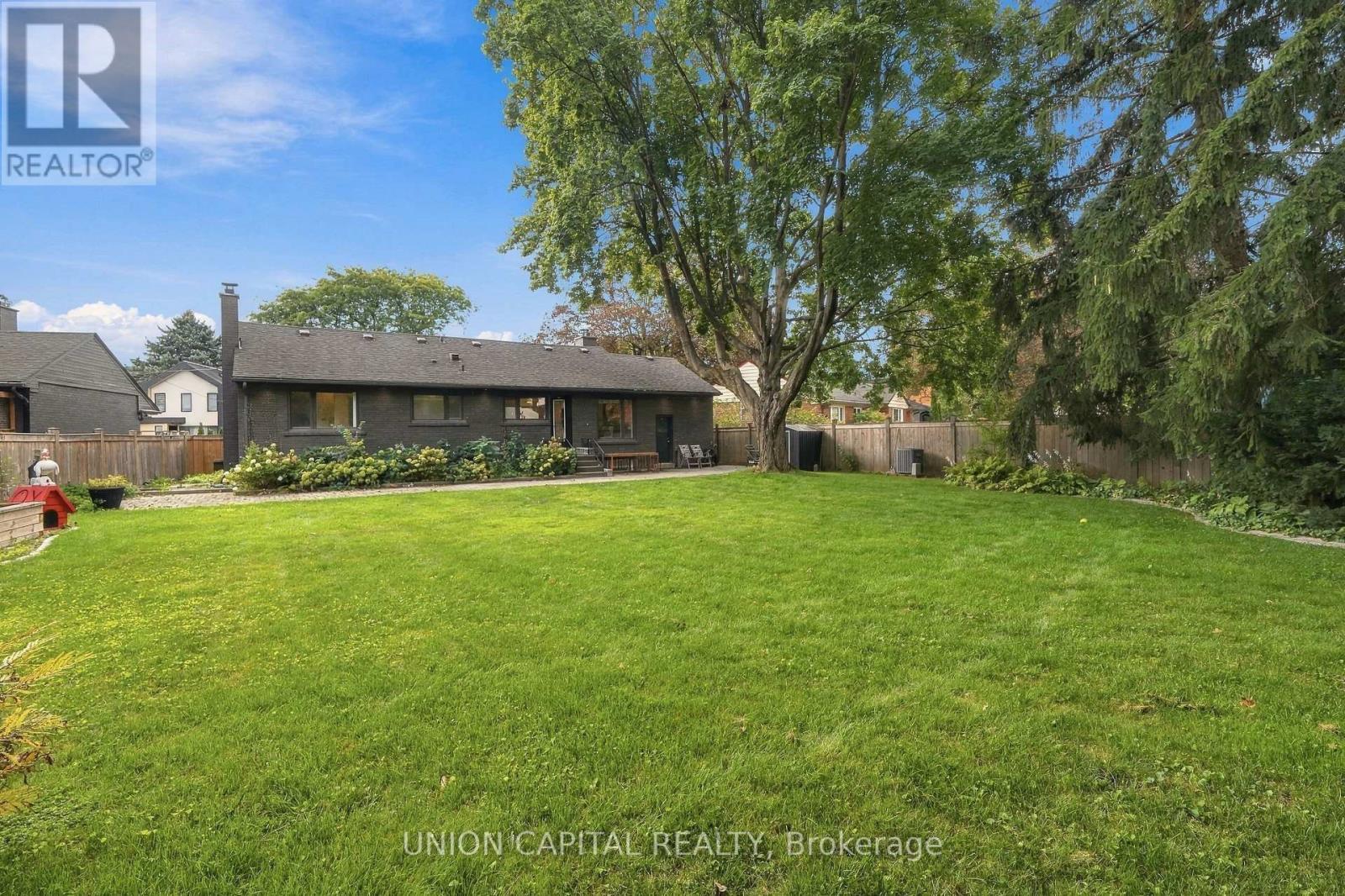 1563 Skyline Drive, Mississauga, ON
