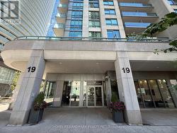 1603 - 19 GRAND TRUNK CRESCENT Toronto, ON M5J 3A3