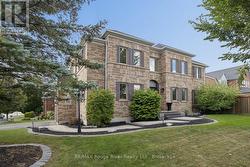 10 WINDBREAK CRESCENT Whitby (Williamsburg), ON L1P 1P8