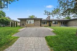 2061 CABOT STREET Ottawa, ON K1H 6J7