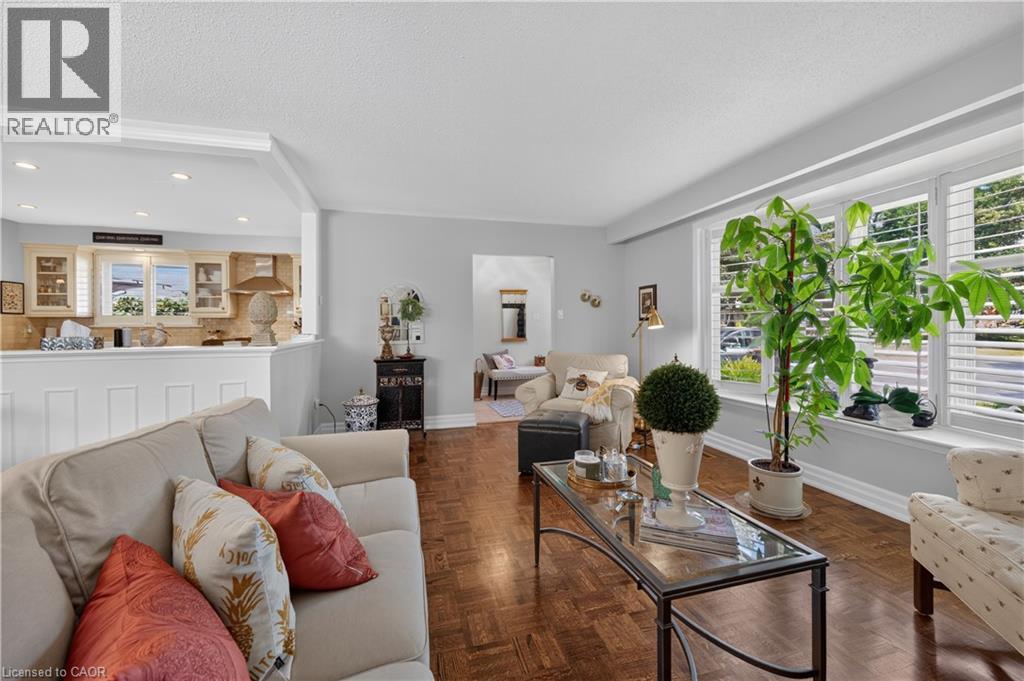 Hardwood flooring, bay windows with plantation shutters, recessed lighting, and a kitchen with light-toned cabinetry - 1434 Dewbourne Crescent, Burlington, ON