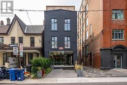 298 MARKHAM STREET Toronto, ON M6J 2G6