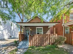 201 LINSMORE CRESCENT Toronto, ON M4J 4L5