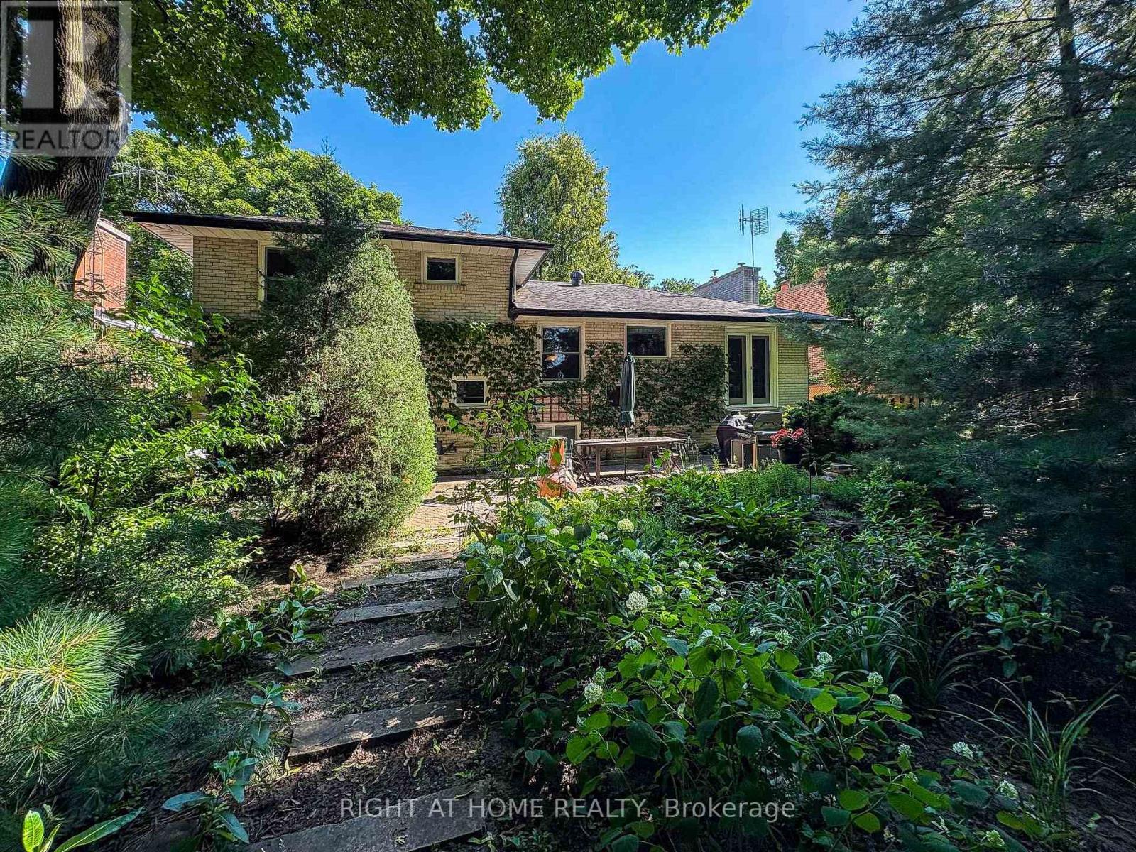 3325 Enniskillen Circle, Mississauga, ON