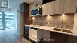 2712 E - 70 PRINCESS STREET Toronto, ON M5A 0X6