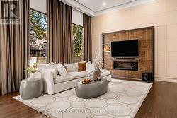 436 GLENGARRY AVENUE Toronto, ON M5M 1E8