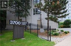 808 - 3700 KANEFF CRESCENT Mississauga, ON L5A 4B8