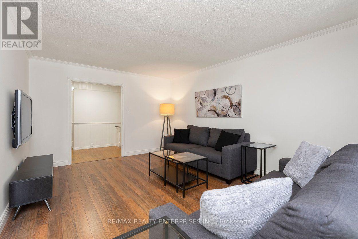 5081 Brady Avenue, Burlington, ON