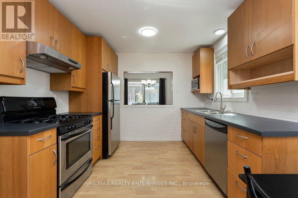 5081 Brady Avenue, Burlington, ON