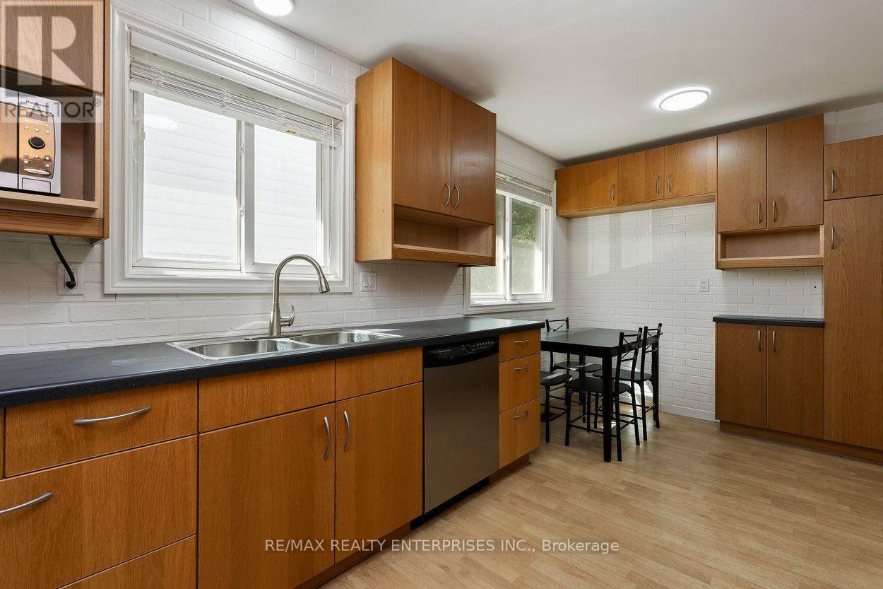 5081 Brady Avenue, Burlington, ON
