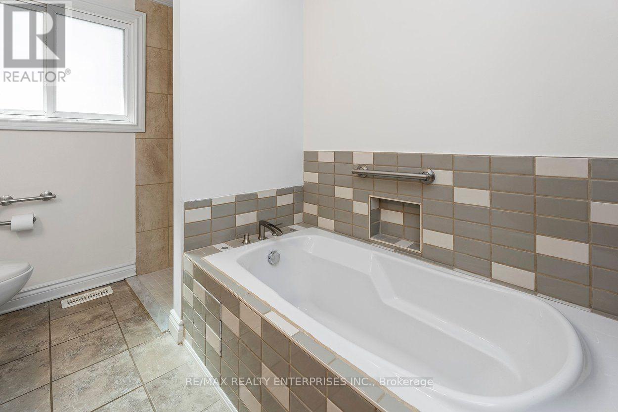 5081 Brady Avenue, Burlington, ON