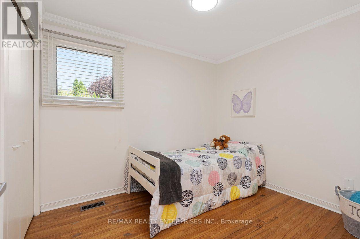 5081 Brady Avenue, Burlington, ON