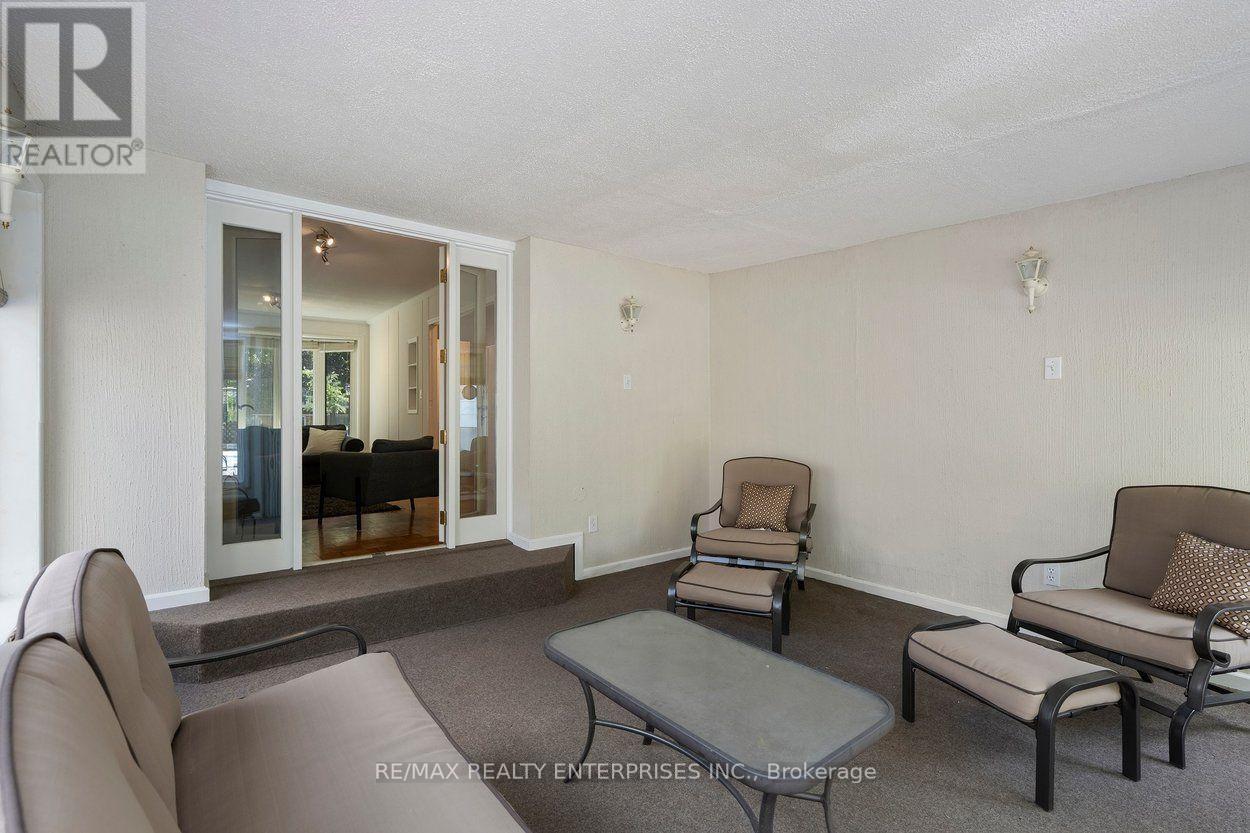 5081 Brady Avenue, Burlington, ON
