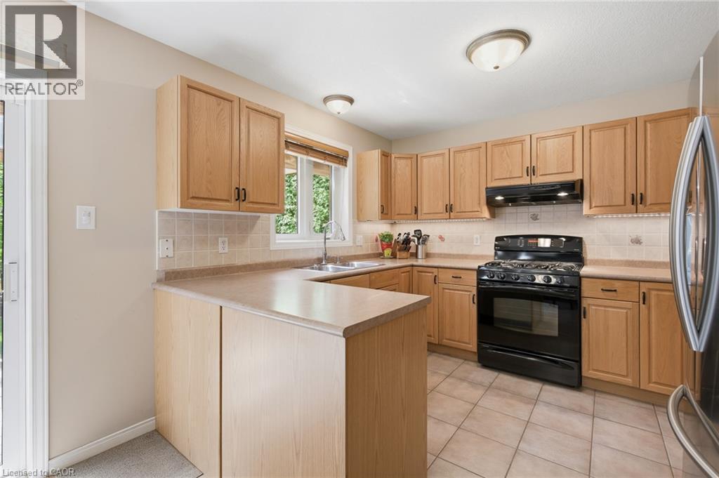15 Carolinian Lane, Cambridge, ON