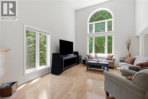 15 Carolinian Lane, Cambridge, ON 