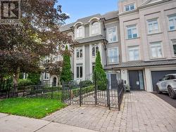 4 - 276 SPADINA ROAD Toronto, ON M5R 2V4